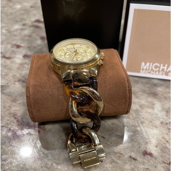Michael KorsTortoise & Gold Chain Women’s Watch - Picture 4 of 6